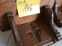Lot 146 - houten muurconsole. 2 stuks - afbeelding 2 van  4