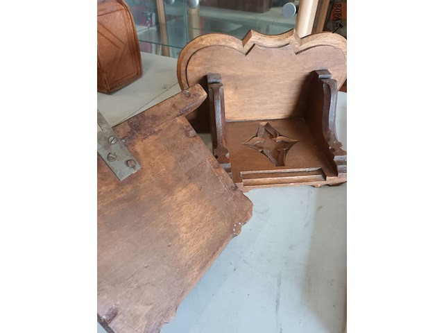 Lot 146 - houten muurconsole. 2 stuks - afbeelding 4 van  4