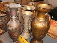 Lot 146 - koperen decoratieve vazen. 7 stuks - afbeelding 2 van  4