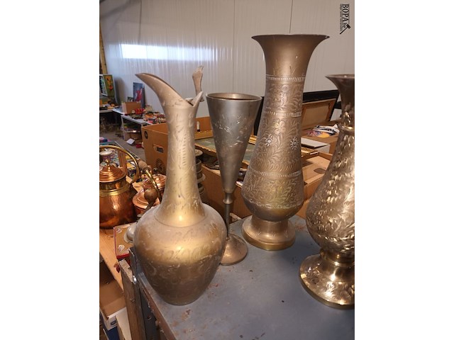 Lot 146 - koperen decoratieve vazen. 7 stuks - afbeelding 4 van  4