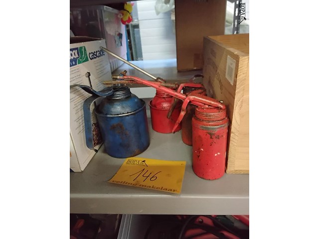 Lot 146 - oliepompen oud 4 stuks - afbeelding 1 van  1