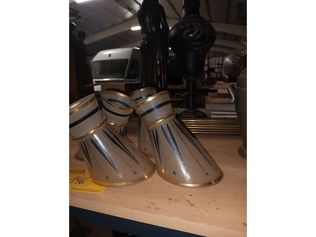 Lot 146 - retro lampenkappen. 4 stuks - afbeelding 3 van  3