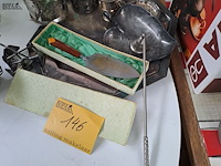 Lot 146 - set verzilverde voorwerpen: schalen, koffiehouders, kaarsend - afbeelding 3 van  4