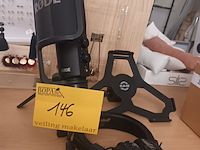 Lot 146 - studio uitrusting. 3 stuks - afbeelding 1 van  7