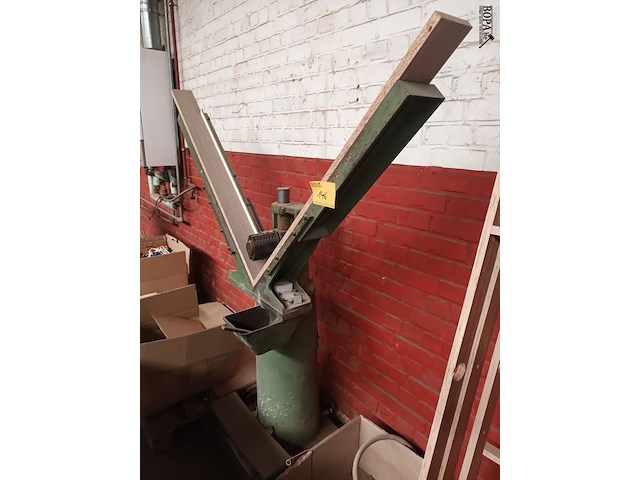 Lot 146 - verstekmachine voor plinten - afbeelding 1 van  3