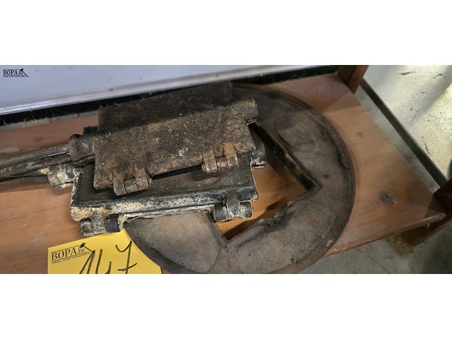 Lot 147 - antieke wafelijzers 2 stuks - afbeelding 2 van  2