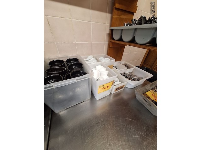 Lot 147 - apero potjes en lepeltjes, 5 dozen - afbeelding 1 van  3