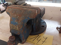 Lot 147 - bankschroef - afbeelding 1 van  1
