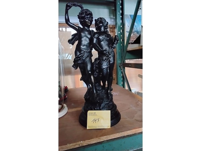 Lot 147 - beeld 'young lovers' imitatie - afbeelding 1 van  1