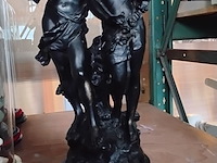 Lot 147 - beeld 'young lovers' imitatie - afbeelding 1 van  1