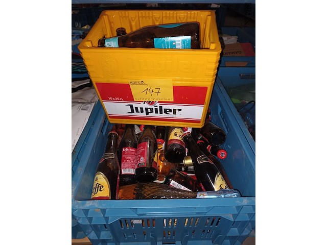Lot 147 - bier, wijn en leeggoed - afbeelding 1 van  3