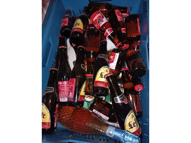 Lot 147 - bier, wijn en leeggoed - afbeelding 2 van  3