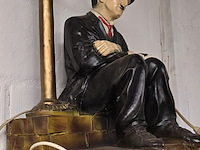 Lot 147 - charlie chaplin beeld - afbeelding 2 van  3