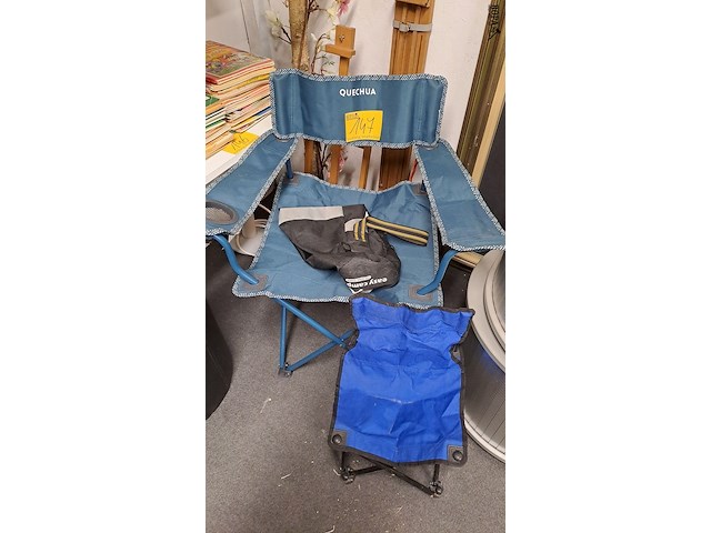 Lot 147 - kampeerstoel groot & kind blauw opvouwbaar - afbeelding 1 van  3