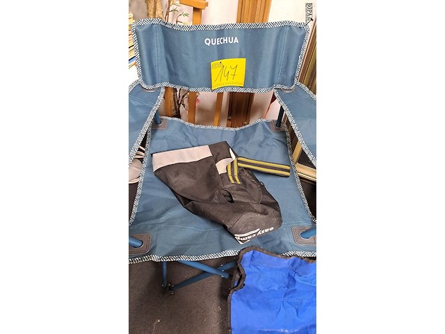 Lot 147 - kampeerstoel groot & kind blauw opvouwbaar - afbeelding 2 van  3