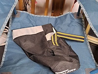 Lot 147 - kampeerstoel groot & kind blauw opvouwbaar - afbeelding 2 van  3