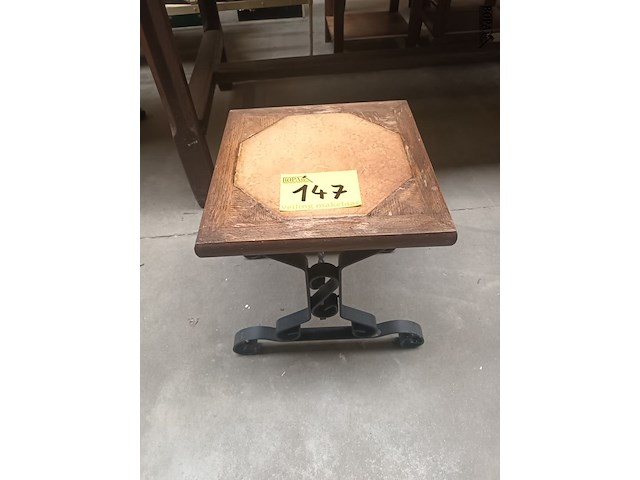 Lot 147 - plantensokkel - afbeelding 3 van  3