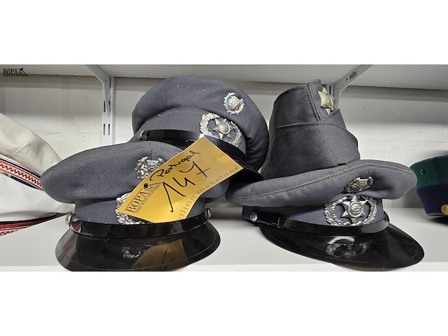 Lot 147 - portugal 3 kepies + 1 schuitje - afbeelding 1 van  5