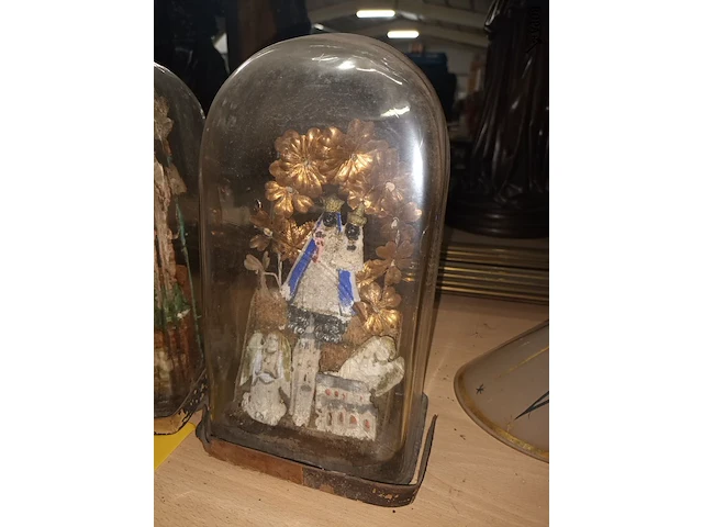 Lot 147 - religieuze stolpen. 2 stuks - afbeelding 2 van  3