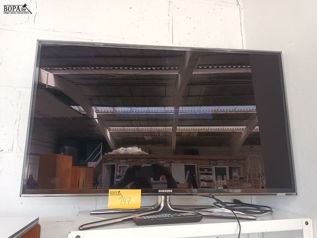 Lot 147 - samsung led televisie 101 cm. - afbeelding 1 van  5