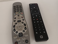 Lot 147 - samsung led televisie 101 cm. - afbeelding 2 van  5