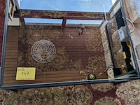 Lot 147 - stevige salontafel met glazen blad en metalen constructie - afbeelding 1 van  3