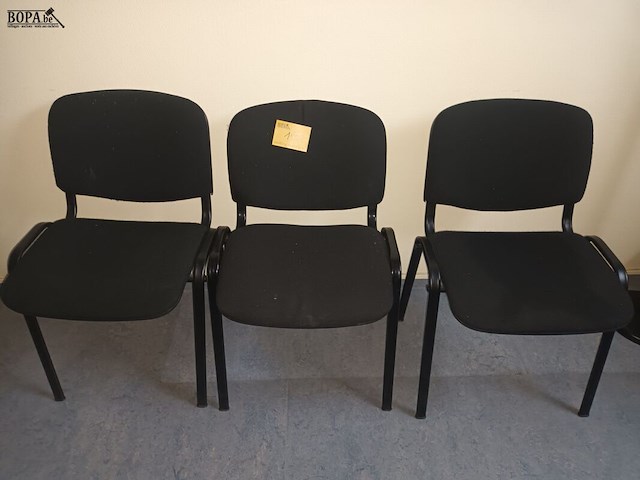 Lot 147 - stoel. 3 stuks - afbeelding 1 van  2