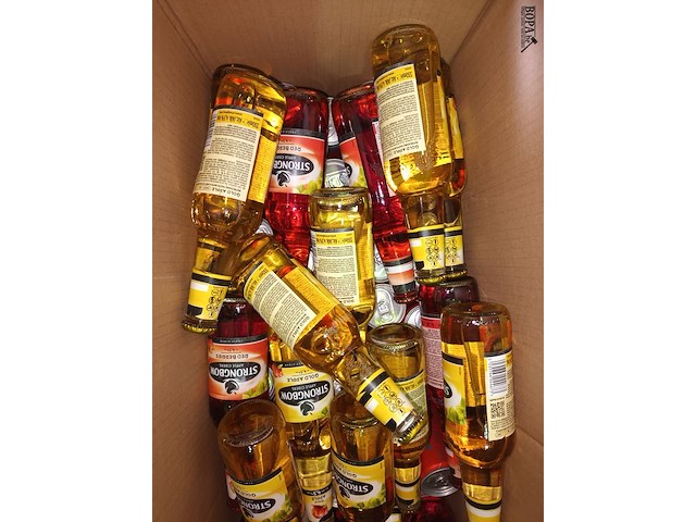 Lot 147 - strongbow en red bull. ca. 45 stuks - afbeelding 2 van  3