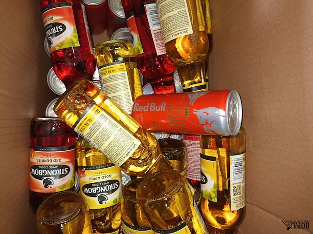 Lot 147 - strongbow en red bull. ca. 45 stuks - afbeelding 3 van  3