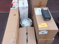 Lot 147 - tafeldekking en vacuümfolie - afbeelding 1 van  10