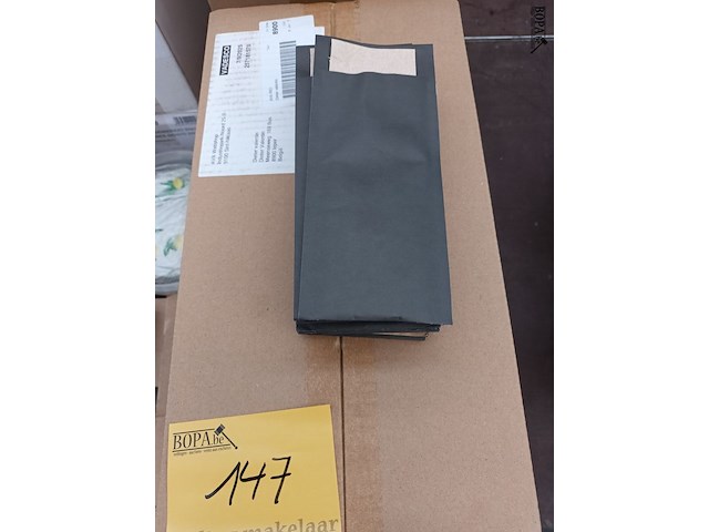 Lot 147 - tafeldekking en vacuümfolie - afbeelding 3 van  10