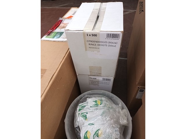 Lot 147 - tafeldekking en vacuümfolie - afbeelding 5 van  10