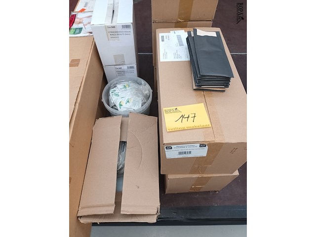 Lot 147 - tafeldekking en vacuümfolie - afbeelding 10 van  10