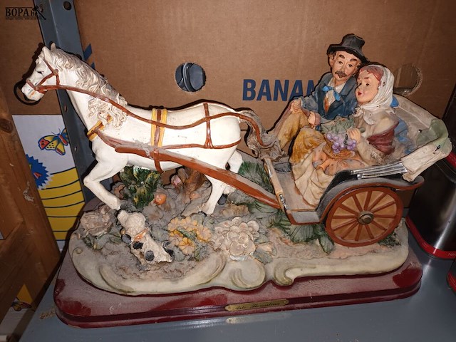 Lot 148 - biscuit beelden paard en koets. 2 stuks - afbeelding 2 van  7