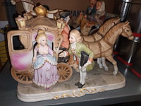 Lot 148 - biscuit beelden paard en koets. 2 stuks - afbeelding 5 van  7