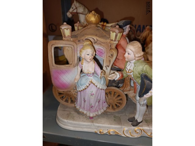 Lot 148 - biscuit beelden paard en koets. 2 stuks - afbeelding 6 van  7