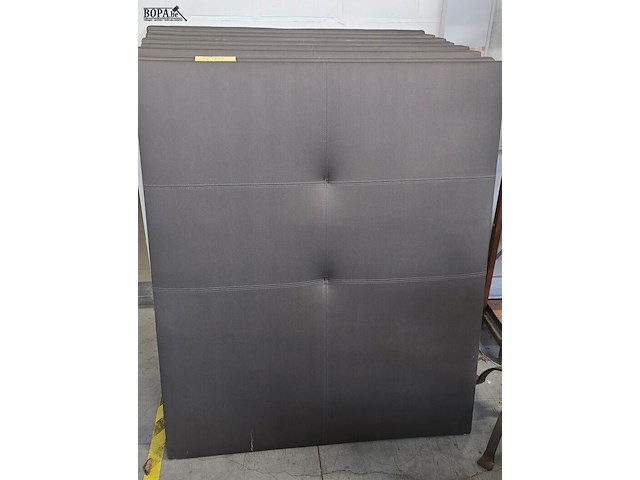 Lot 148 - hoofdborden boxspring muurbevestiging 2 stuks - afbeelding 1 van  2