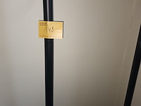 Lot 148 - kapstokken en vuilnisemmer - afbeelding 2 van  2