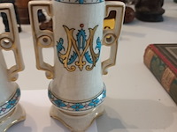 Lot 148 - koppel siervaasjes - afbeelding 4 van  4