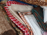 Lot 148 - lot linnen en kledij - afbeelding 4 van  6