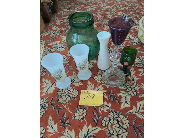 Lot 148 - lot vintage glaswerk oa. vazen in melglas en flessen - afbeelding 1 van  2