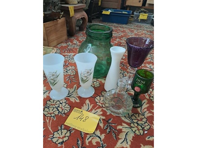Lot 148 - lot vintage glaswerk oa. vazen in melglas en flessen - afbeelding 2 van  2