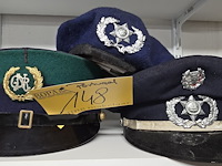 Lot 148 - portugal 2 kepies + 1 barette - afbeelding 1 van  4