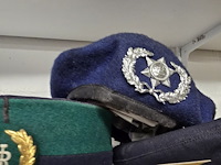 Lot 148 - portugal 2 kepies + 1 barette - afbeelding 3 van  4