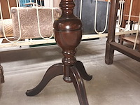 Lot 148 - rond tafeltje - afbeelding 2 van  5