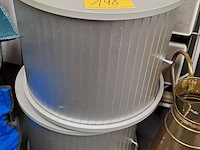 Lot 148 - ronde grijze nachttafels met schuifdeur - afbeelding 1 van  2