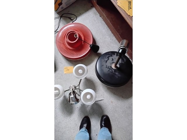 Lot 148 - set van 3 vintage hanglampen - afbeelding 1 van  2
