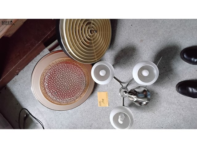 Lot 148 - set van 3 vintage hanglampen - afbeelding 2 van  2