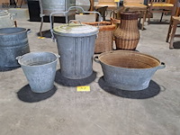 Lot 148 - trio zinken emmer, vuilbak en wastob - afbeelding 1 van  2
