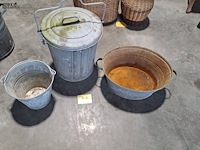 Lot 148 - trio zinken emmer, vuilbak en wastob - afbeelding 2 van  2